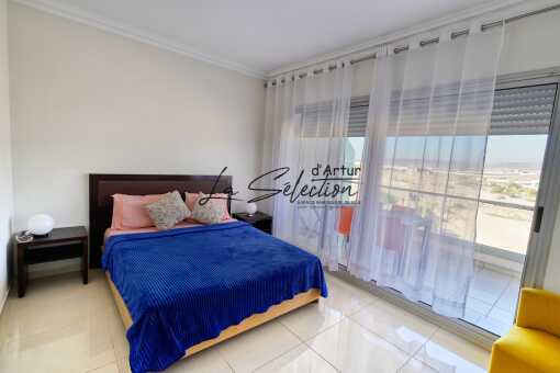 Appartement meublé à louer avec une vue panoramique sur la mer et les montagnes